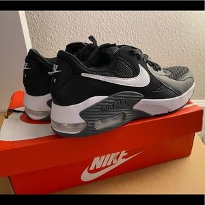 Women’s Nike Air Max, NEW, size 10